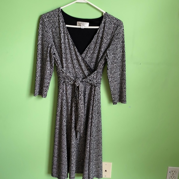 Wrap style dress - Picture 1 of 9